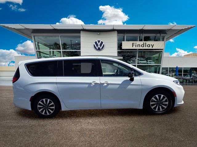 Used 2024 Chrysler Pacifica Limited FWD image 7
