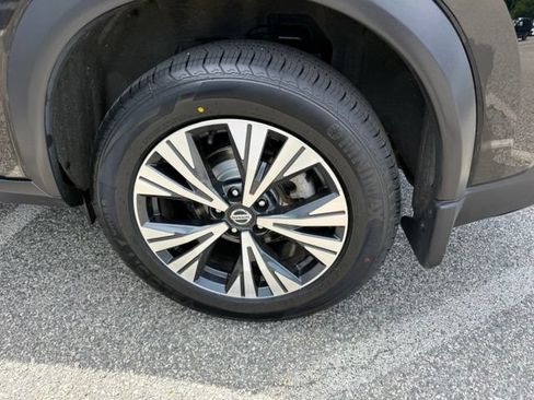 Used 2021 Nissan Rogue SV w/ Premium Package AWD/4WD image 13