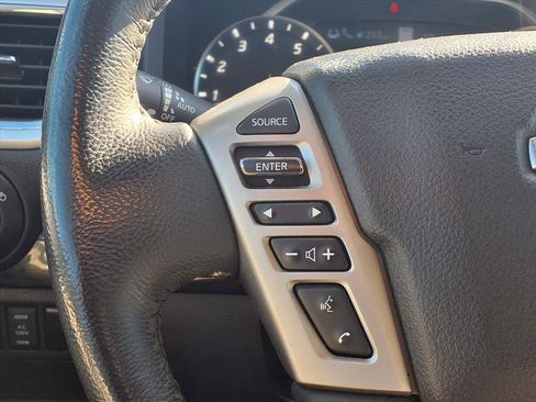 Used 2021 Nissan Titan SV w/ SV Convenience Package image 15