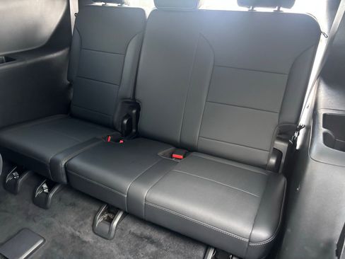 Used 2025 Buick Enclave Preferred image 31