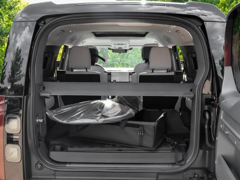 New 2026 Land Rover Defender 130 X-Dynamic SE AWD/4WD image 53