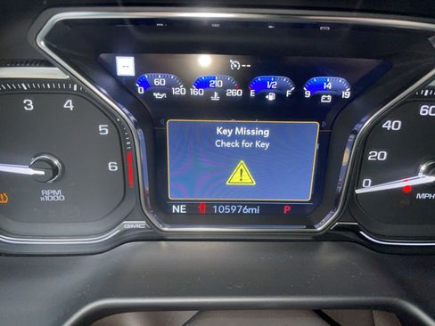 Used 2021 GMC Yukon XL SLT w/ SLT Premium Package RWD image 9