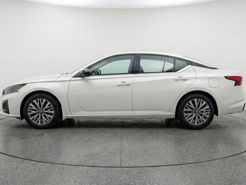 Used 2025 Nissan Altima 2.5 SV image 5