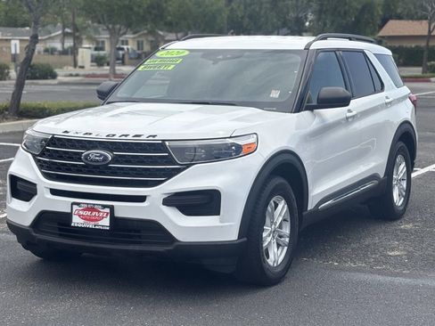 Used 2020 Ford Explorer XLT image 3