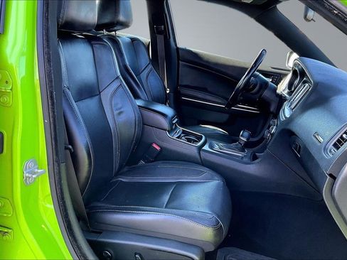 Used 2019 Dodge Charger SXT w/ Leather Interior Group image 7