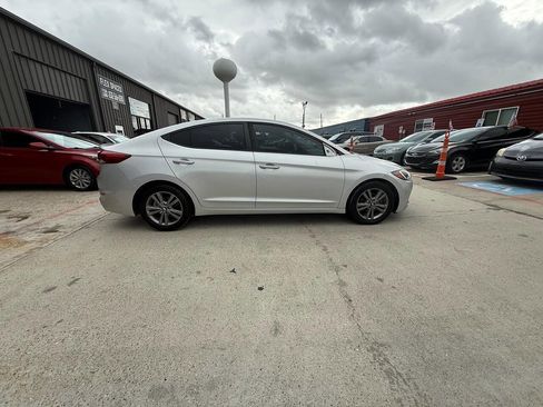 Used 2018 Hyundai Elantra SEL image 3