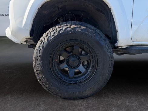Used 2021 Toyota Tacoma TRD Sport w/ Technology Package RWD image 13