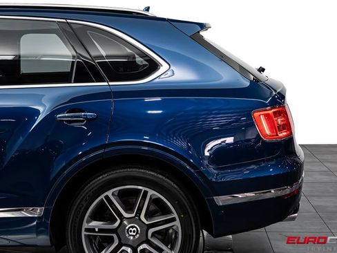 Used 2018 Bentley Bentayga AWD/4WD image 14