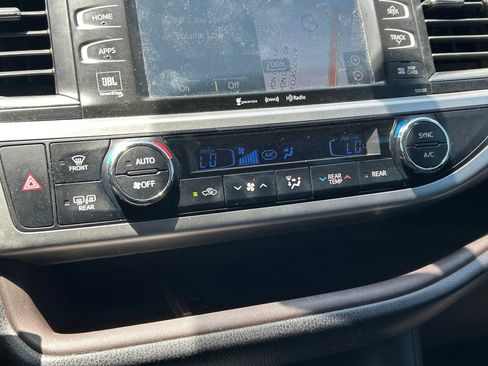 Used 2016 Toyota Highlander Limited FWD image 35