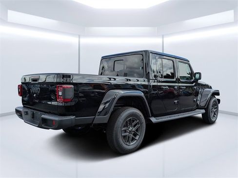 New 2025 Jeep Gladiator Sport image 3