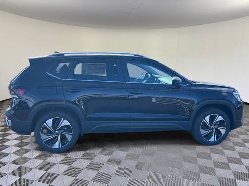 New 2025 Volkswagen Taos SE image 2
