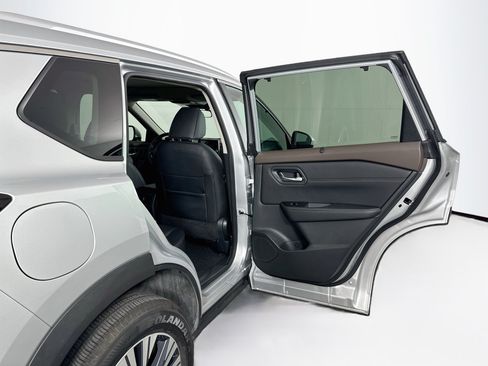Used 2023 Nissan Rogue SV w/ SV Premium B Package FWD image 30