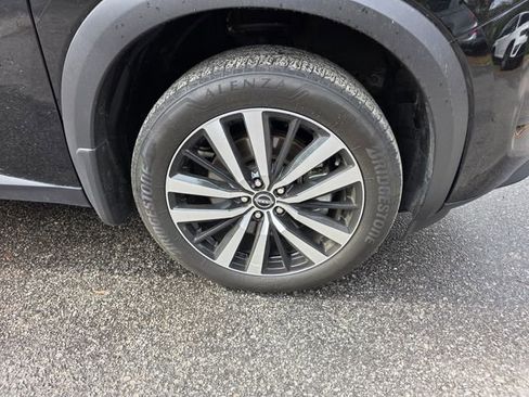 Used 2024 Nissan Pathfinder Platinum w/ Cargo Package image 11