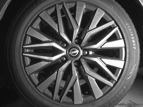 Used 2025 Nissan Altima 2.5 SV FWD image 14