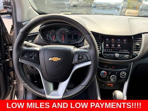 Used 2021 Chevrolet Trax LT w/ LT Convenience Package FWD image 17