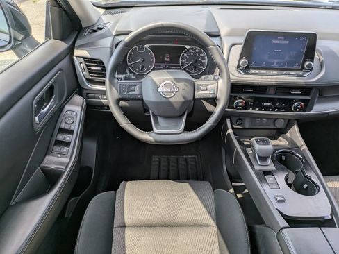 Certified 2025 Nissan Rogue SV FWD image 17