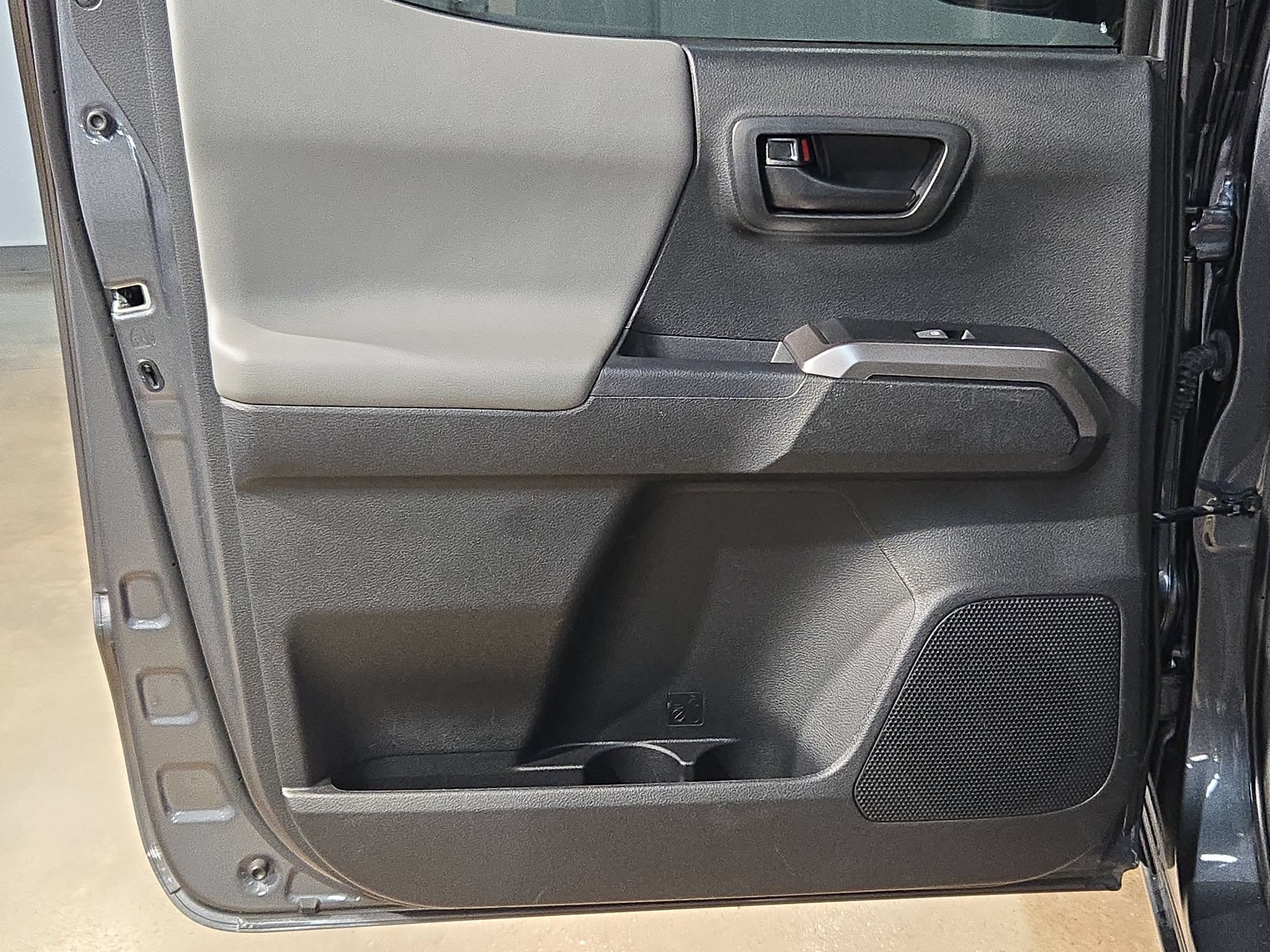 Used 2023 Toyota Tacoma SR5 RWD image 32