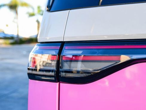 Used 2025 Volkswagen ID. Buzz 1st Edition image 9