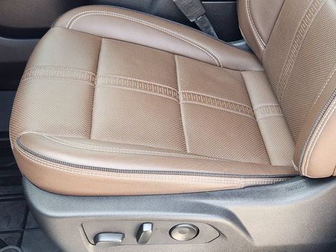 Certified 2025 Chevrolet Tahoe High Country AWD/4WD image 24