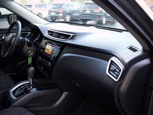 Used 2016 Nissan Rogue S w/ Appearance Package image 34