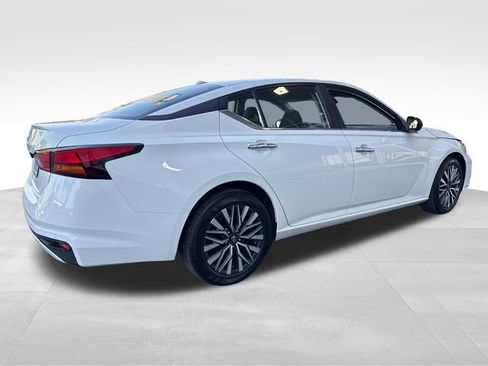 Used 2025 Nissan Altima 2.5 SV image 5