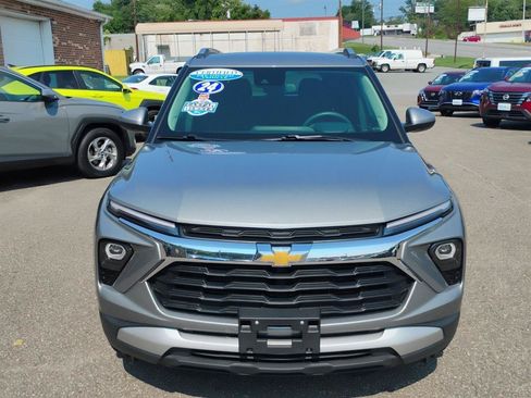 Used 2024 Chevrolet TrailBlazer LT AWD/4WD image 2
