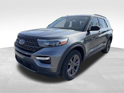 Used 2022 Ford Explorer XLT w/ Equipment Group 202A AWD/4WD image 9