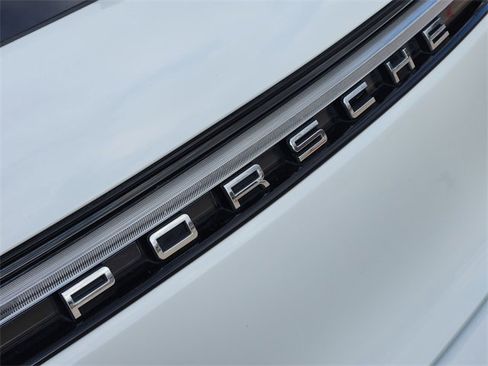 Used 2024 Porsche Macan w/ Premium Plus Package image 12