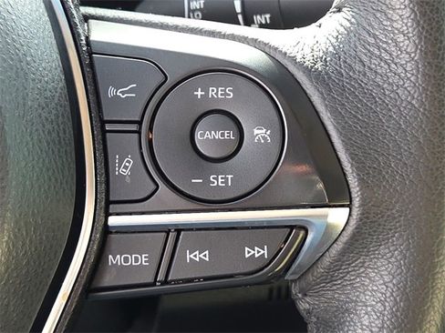 Used 2022 Toyota Avalon XLE image 24