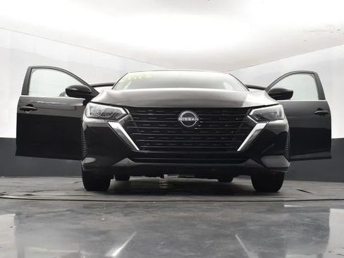 Used 2025 Nissan Sentra SV FWD image 11