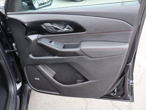 Used 2023 Chevrolet Traverse RS FWD image 38