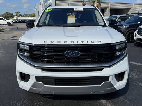 Certified 2025 Ford Expedition Platinum AWD/4WD image 9