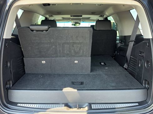 Used 2018 GMC Yukon SLT w/ Premium Edition AWD/4WD image 8