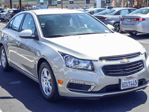 Used 2015 Chevrolet Cruze LT w/ Enhanced Safety Package FWD image 16
