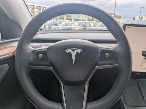 Used 2023 Tesla Model Y Long Range AWD/4WD image 16