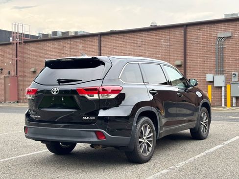 Used 2017 Toyota Highlander XLE AWD/4WD image 7