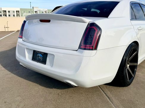 Used 2013 Chrysler 300 S RWD image 28