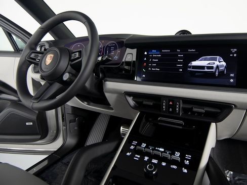 New 2026 Porsche Cayenne S image 27