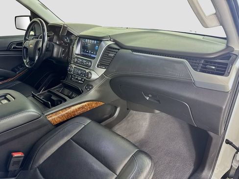 Used 2019 Chevrolet Suburban Premier AWD/4WD image 32
