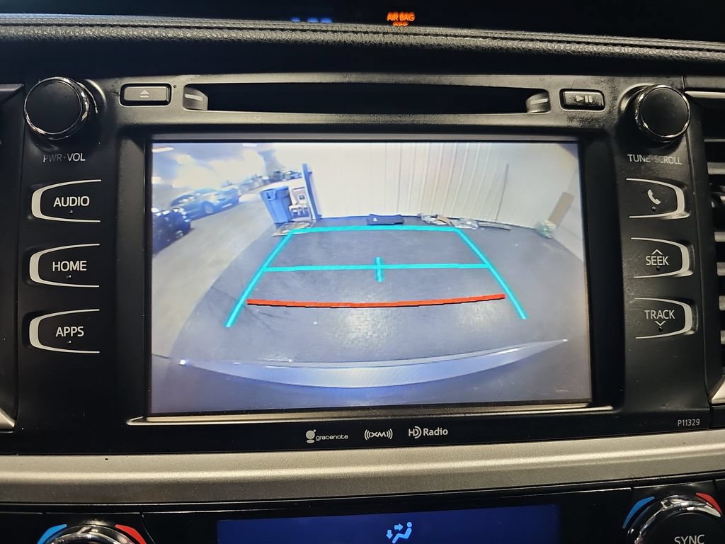 Used 2018 Toyota Highlander Plus w/ Carpet Mat Package (TMS) AWD/4WD image 26