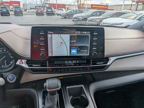 Certified 2023 Toyota Sienna Platinum image 21