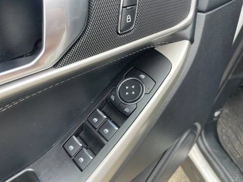 Used 2022 Ford Explorer XLT AWD/4WD image 8