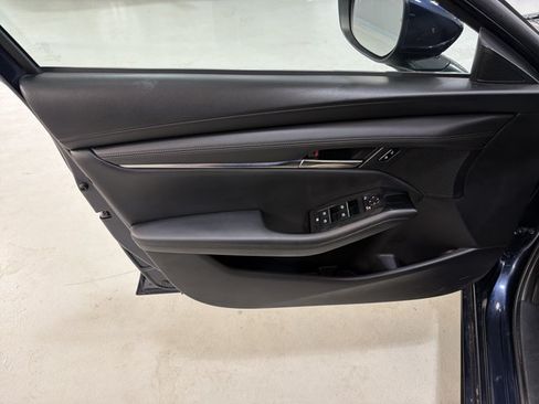Used 2019 MAZDA MAZDA3 Hatchback FWD image 18
