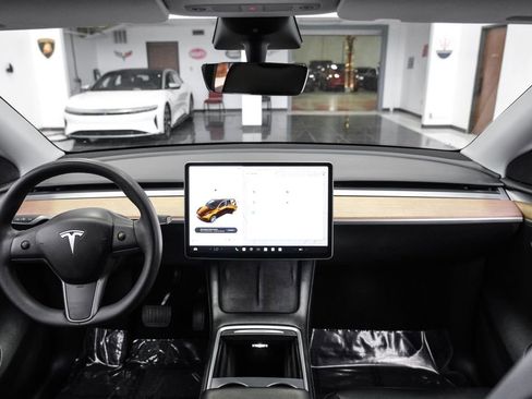 Used 2023 Tesla Model Y Long Range AWD/4WD image 17