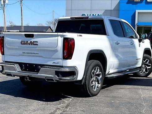 Used 2022 GMC Sierra 1500 SLT image 2