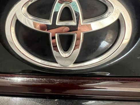 Used 2021 Toyota Corolla LE FWD image 11