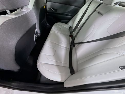 Certified 2025 Hyundai Elantra Limited FWD image 30