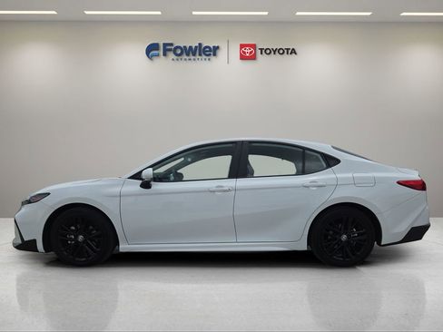 Used 2025 Toyota Camry SE FWD image 4
