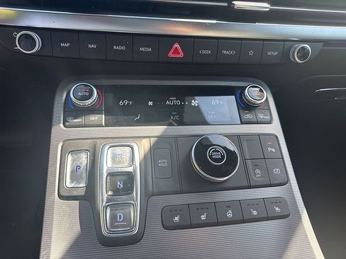 Used 2025 Hyundai Palisade Calligraphy FWD image 16