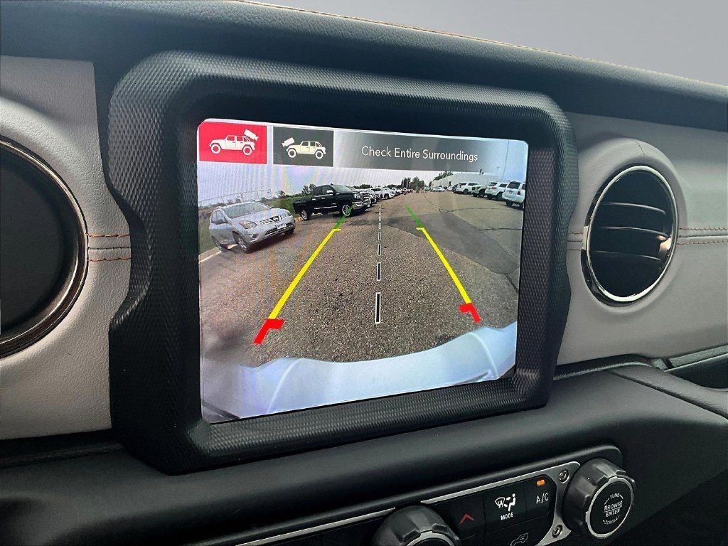 Used 2023 Jeep Wrangler Unlimited Sahara AWD/4WD image 16
